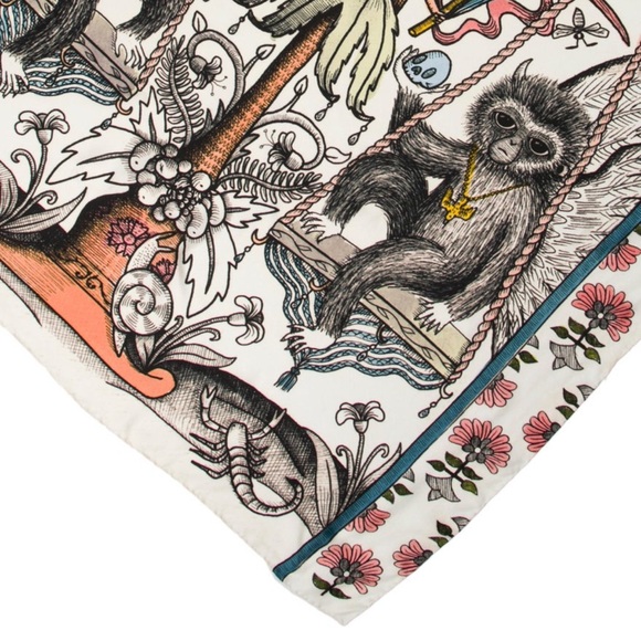 GUCCI Garden Collection Silk Scarf in Box - Picture 4 of 9